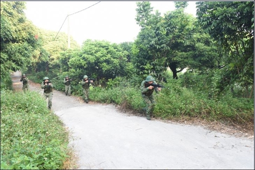 Sát hạch trình độ lực lượng vũ trang huyện Thanh Trì